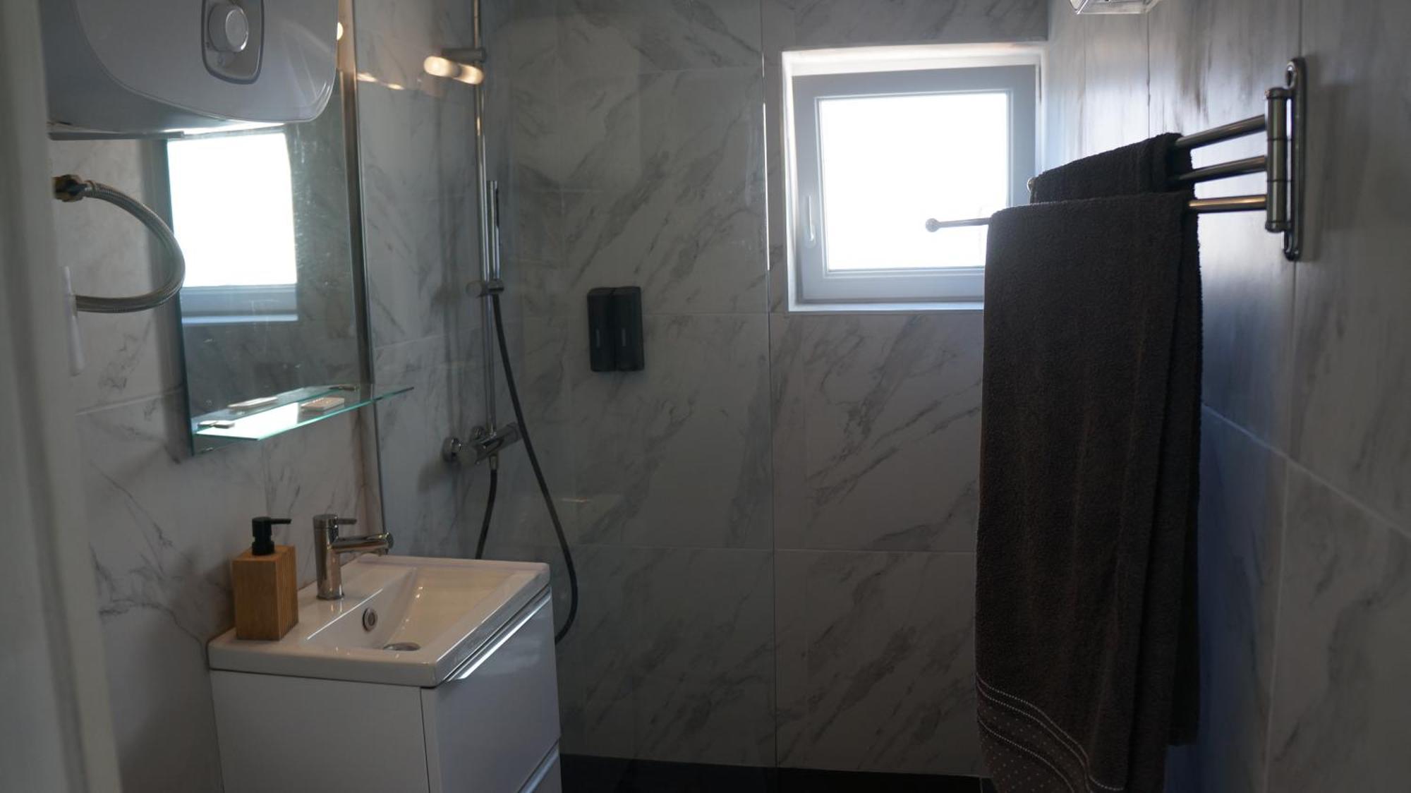 Charming Seaside Condo 앙수에-라-레돈느 외부 사진